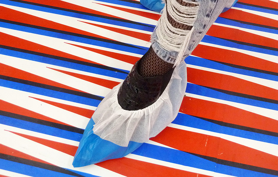 Besuch COME OUT (TO SHOW THEM) von Caroline Kryzecki