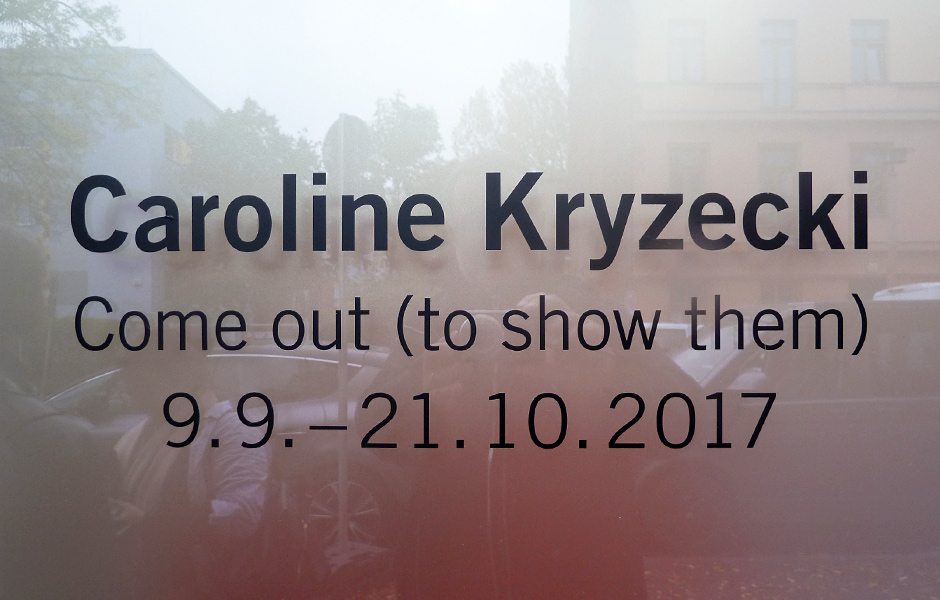Besuch COME OUT (TO SHOW THEM) von Caroline Kryzecki