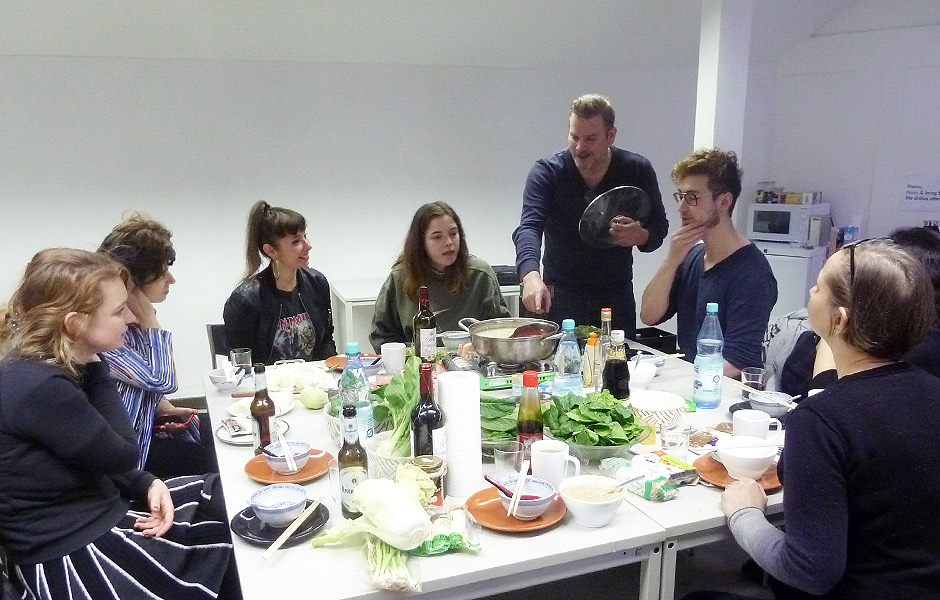 Seminar EAT ART – DON'T PLAY AROUND WITH FOOD! by Frederik Foert