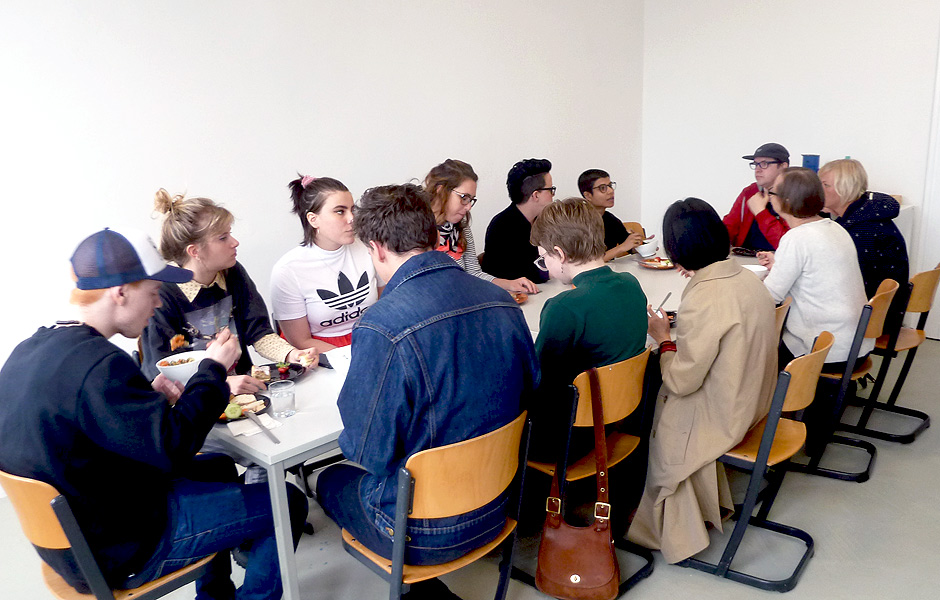 Vortrag WALKING IN PLACE von Larissa Fassler