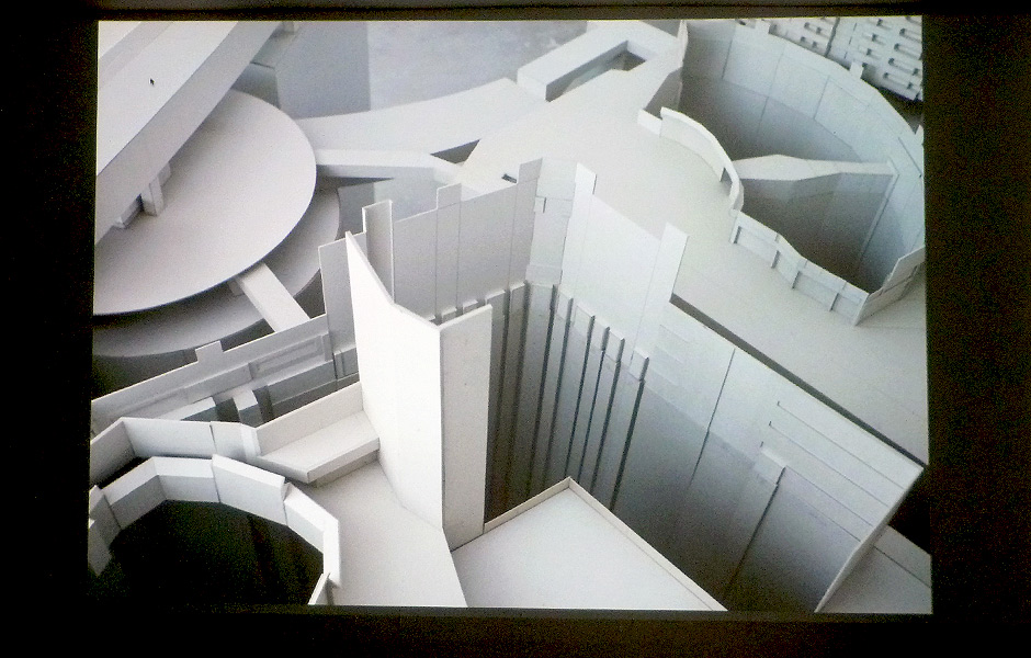 Vortrag WALKING IN PLACE von Larissa Fassler