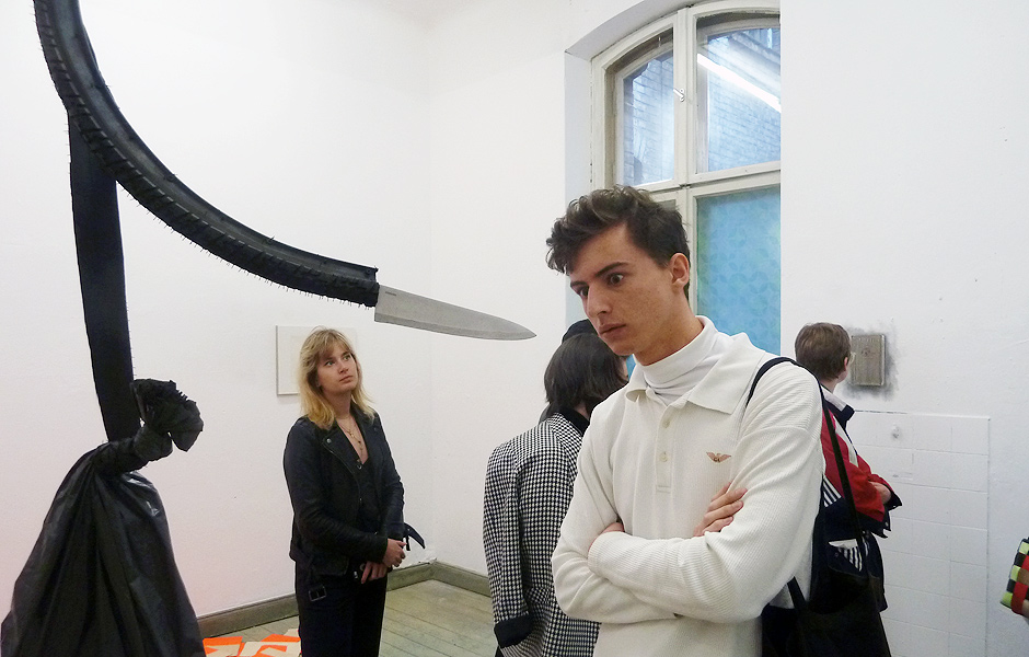 Besuch NO PLACE / LIKE HOME