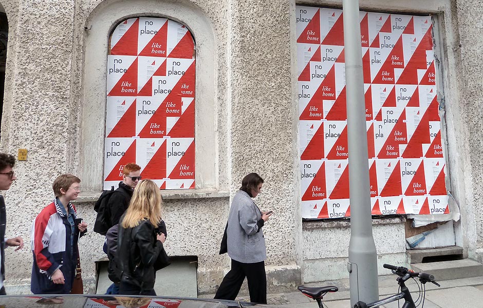 Besuch NO PLACE / LIKE HOME