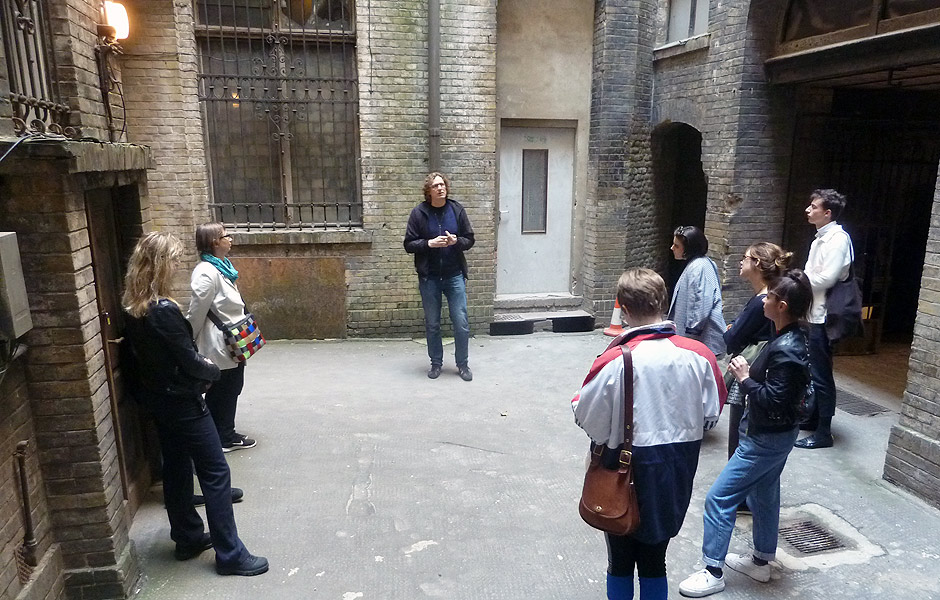 Besuch NO PLACE / LIKE HOME