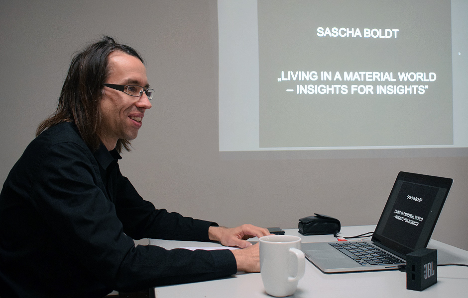 Seminar LIVING IN A MATERIAL WORLD – INSIGHTS FOR INSIGHTS von Sascha Boldt