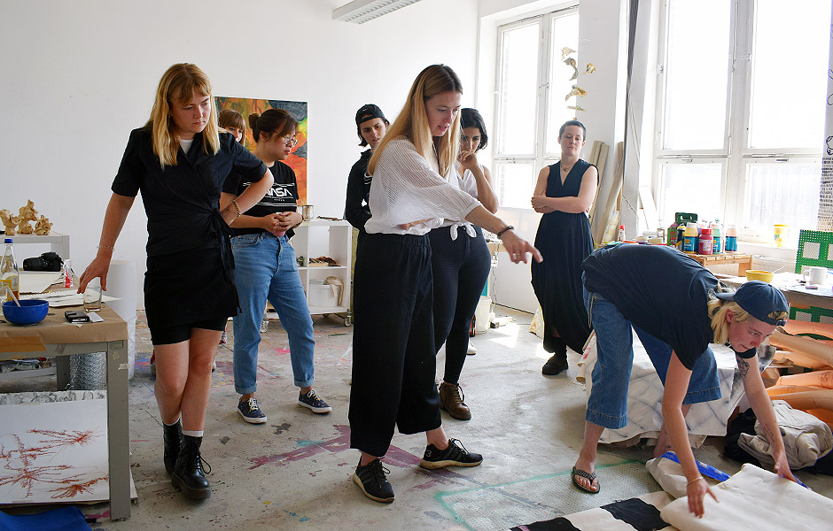 Lecture NEW COMMISSIONS IN CURATORIAL AND ARTISTIC PRACTICES by Maria Isserlis