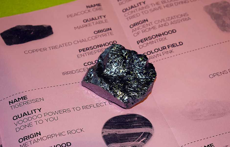 Besuch POURING INTO AN ARRAY OF CHARACTERS kuratiert von Lena Johanna Reisner & Sylvia Sadzinski