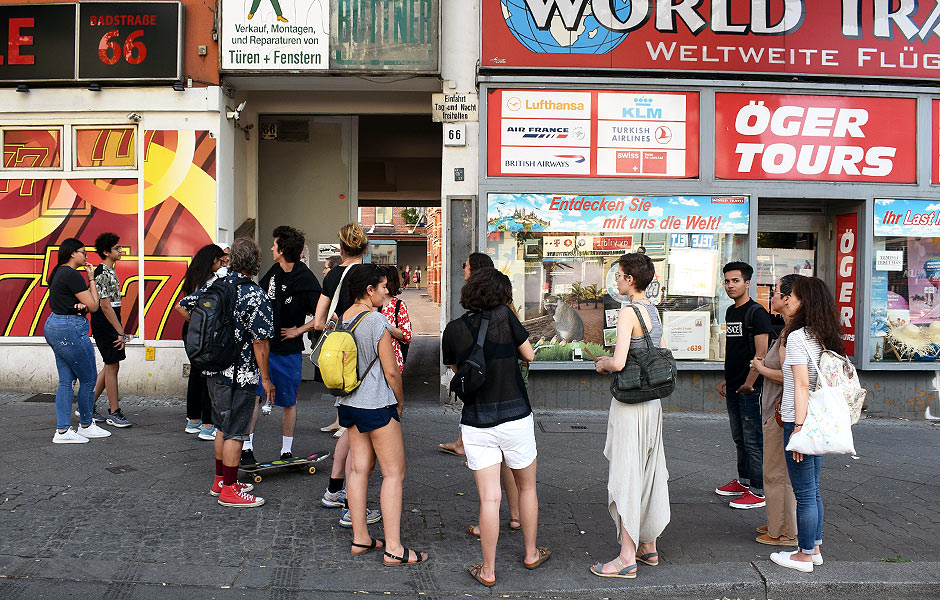 Visit to FLOAT/ING at Very Project Space