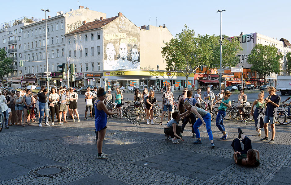 Visit to FLOAT/ING at Very Project Space