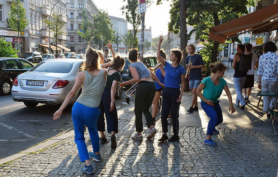 Visit to FLOAT/ING at Very Project Space