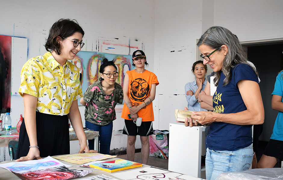 Vortrag THE DUMB STAFF THAT SURROUNDS US von Nina Katchadourian