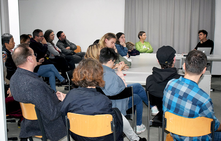 Lecture KMYTIV PHENOMENON. THE WAR IN MUSEUM by Nikita Kadan