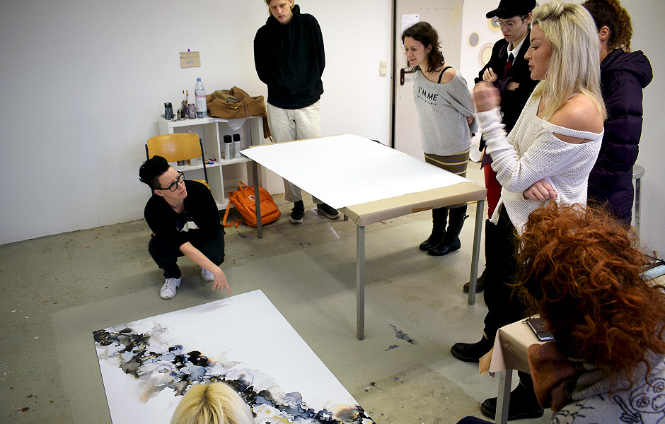 Vortrag HOW WE LIVE TOGETHER | MAPPING COMPLEXITIES von Larissa Fassler