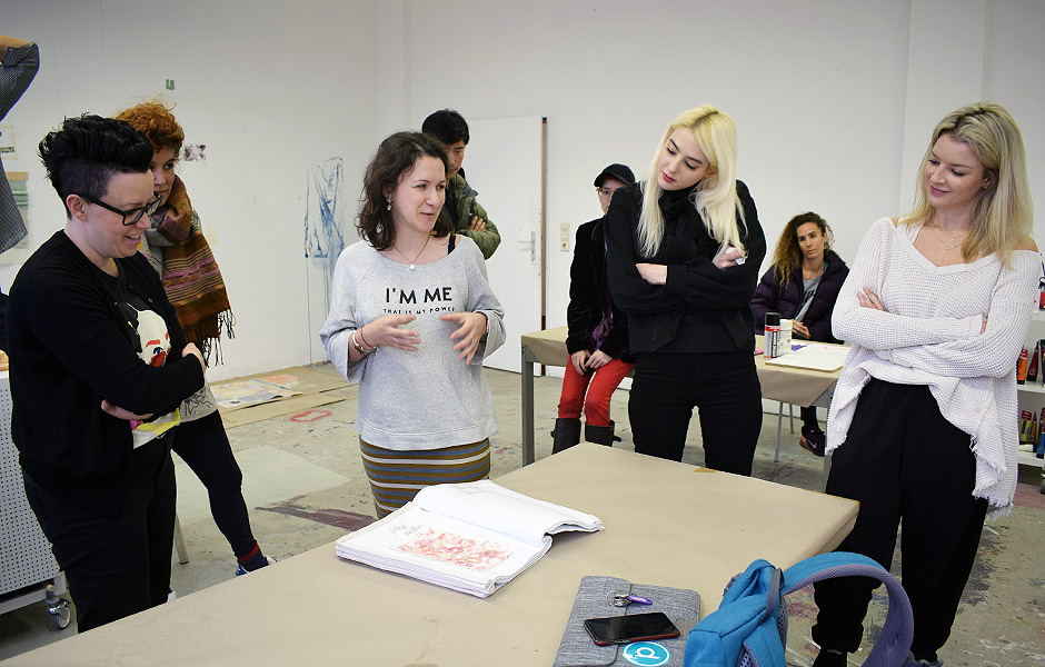 Vortrag HOW WE LIVE TOGETHER | MAPPING COMPLEXITIES von Larissa Fassler