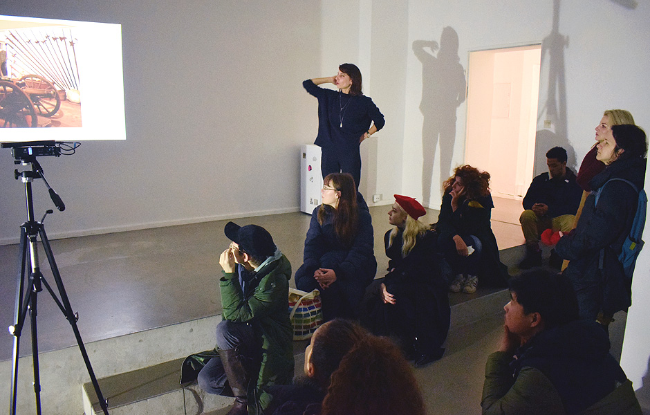 Besuch ES KOMMT DARAUF AN AND SO WEITER von Robin Michel & Shirin Yousefi bei DISPLAY