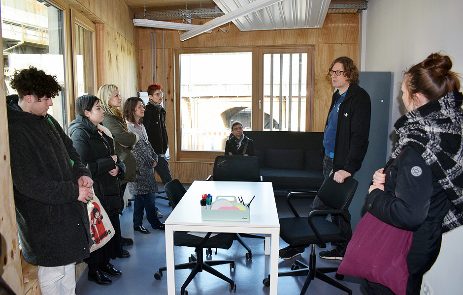 Besuch URBAN CHALLENGES kuratiert von Bénédicte Blondeau, Liesl Pfeffer & Rüdiger Lange bei B-Part