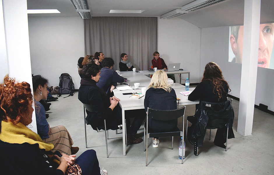 Wie reden wir über Kunst? Eine Kritik des Critseminars von Dagmara Genda