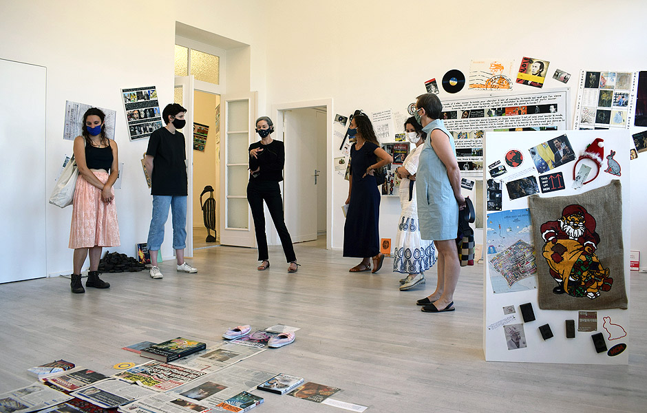 Besuch L'ABÉCÉDAIRE de Georges Adéagbo in der Galerie BARBARA WIEN