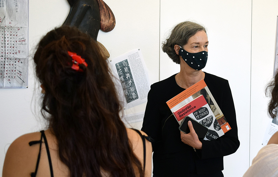 Besuch L'ABÉCÉDAIRE de Georges Adéagbo in der Galerie BARBARA WIEN