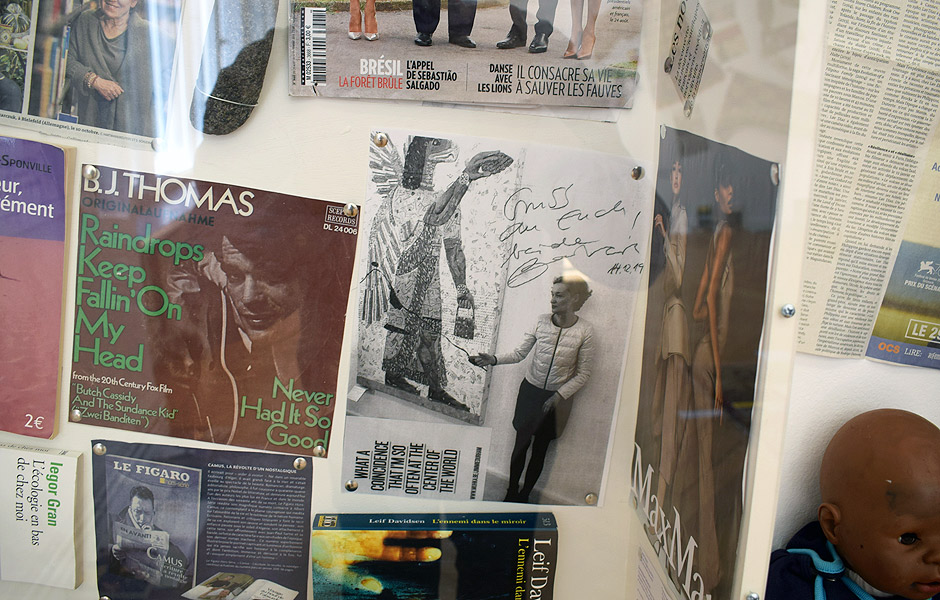 Besuch L'ABÉCÉDAIRE de Georges Adéagbo in der Galerie BARBARA WIEN