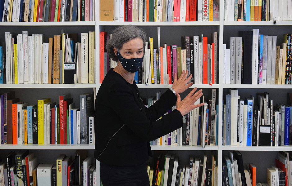 Besuch L'ABÉCÉDAIRE de Georges Adéagbo in der Galerie BARBARA WIEN