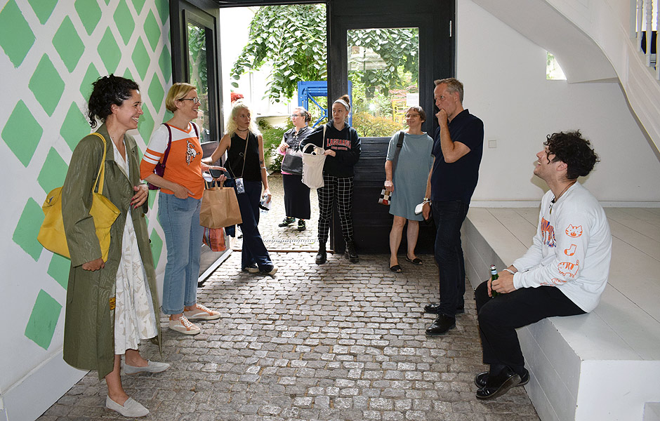 Besuch SUPER CALL ME FRAGILE EGO von Sofia Hultén bei Daniel Marzona