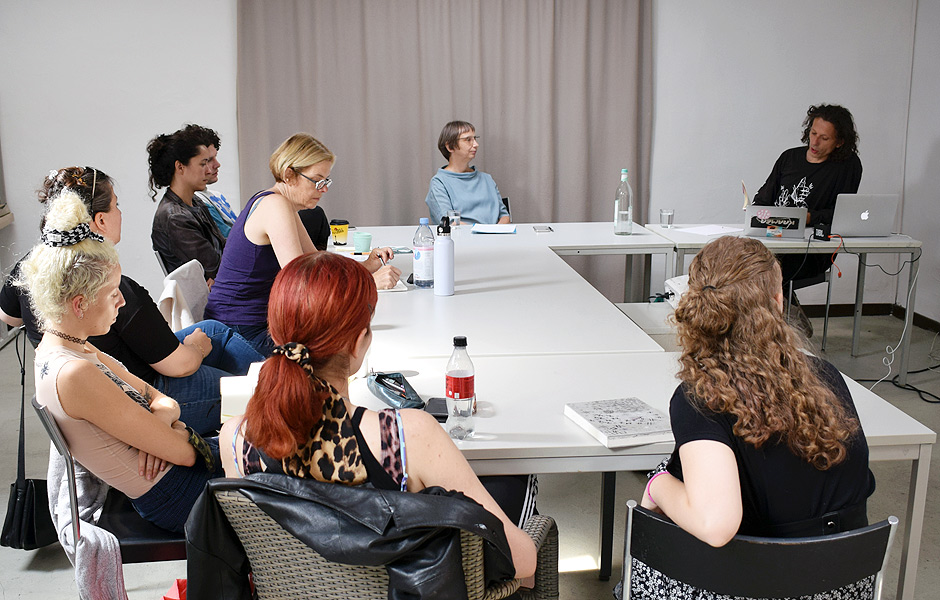 Vortrag THE POETRY OF BECOMING HUMAN von Wojciech Kosma