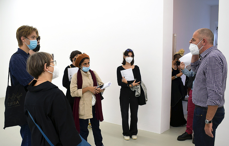 Besuch BODY INSTRUMENTS von Nevin Aladağ & BLUNT INSTRUMENT von Mary Ramsden bei WENTRUP