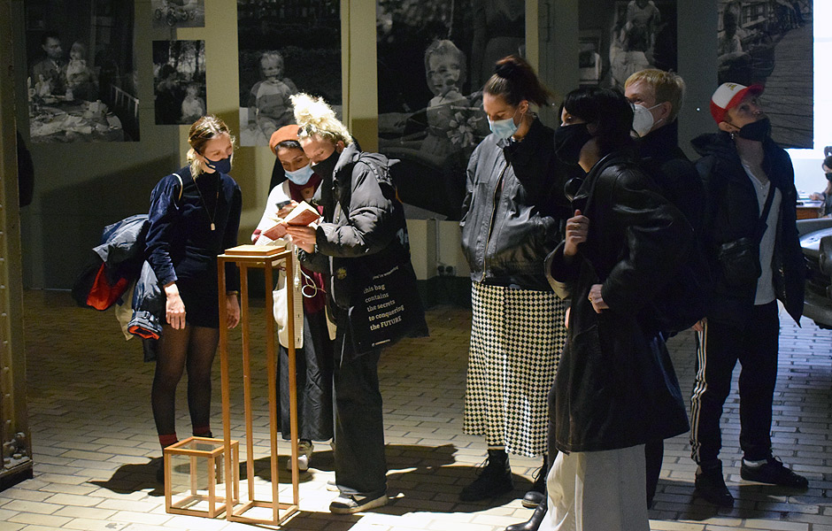 Besuch 365 DAYS: 1938/2017 von Jamie Diamond bei KEWENIG