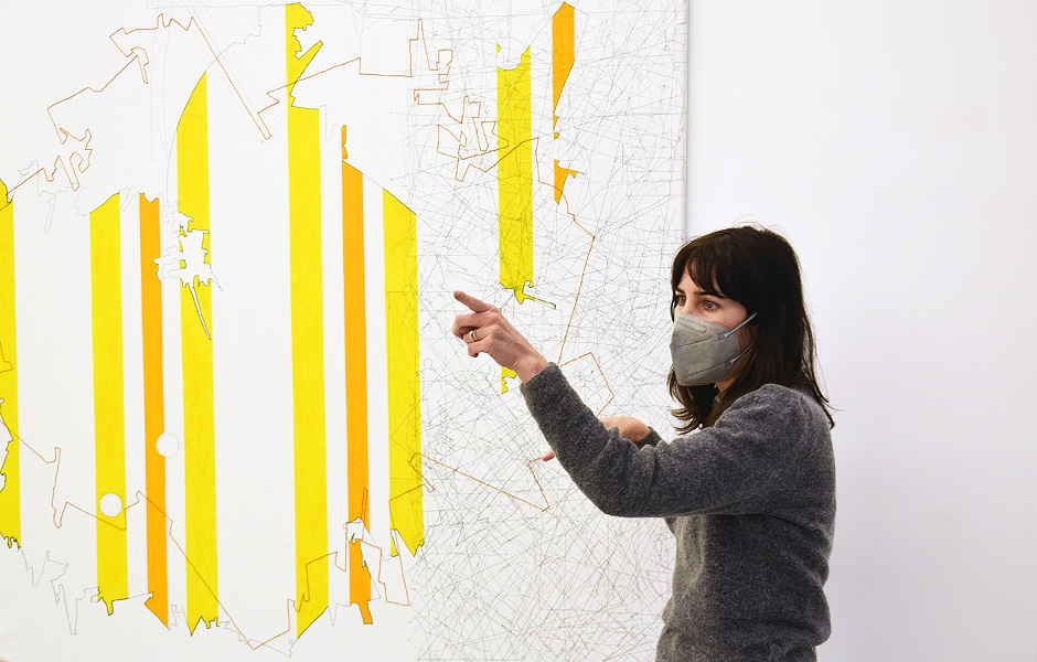 Besuch THE PERSISTENCE OF SCRAPS von Marzena Nowak & Ausstellung von Marieta Chirulescu bei GREGOR PODNAR