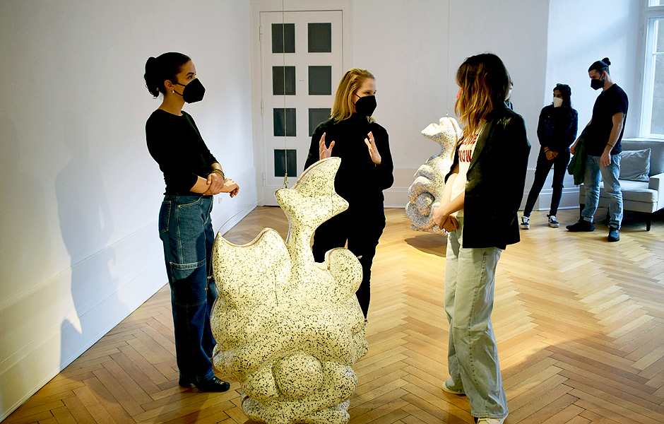 Besuch FLOWER OF FOG von Denis Savary bei GNYP Gallery