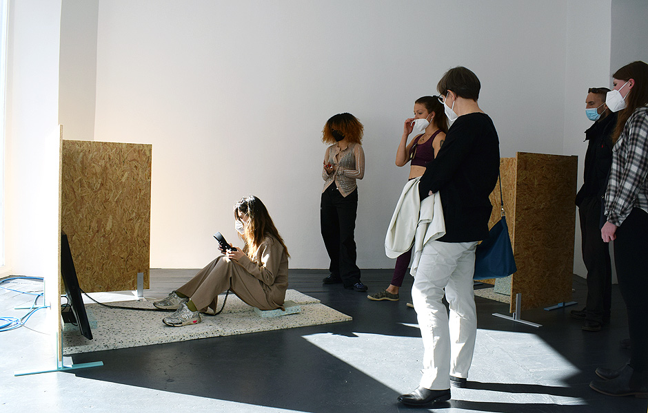 Besuch EMPATHIC DEVICE bei Galerie Tanja Wagner