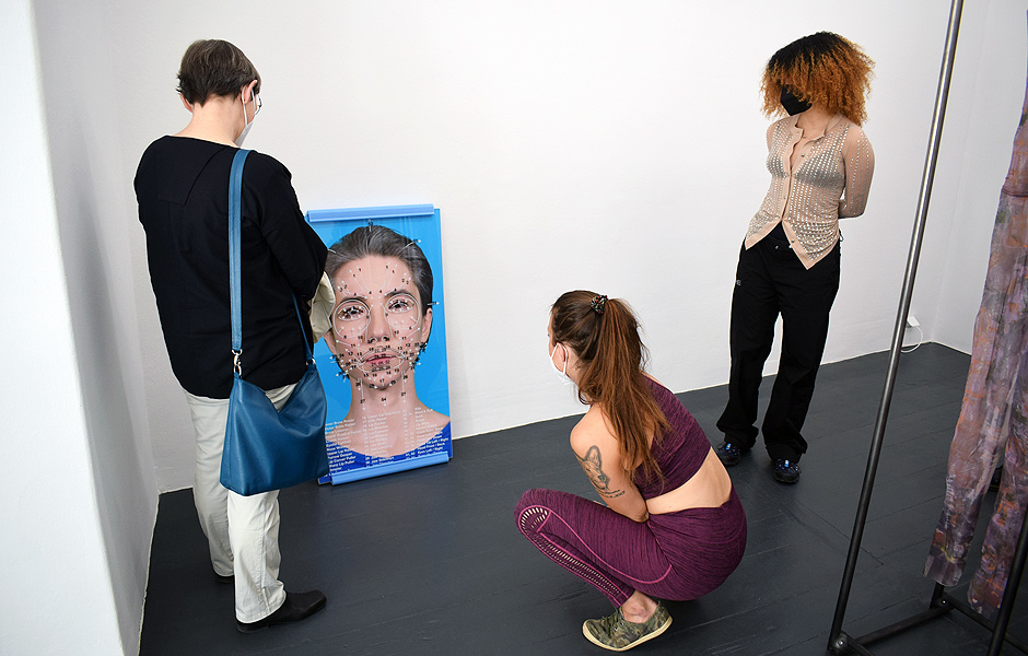 Besuch EMPATHIC DEVICE bei Galerie Tanja Wagner