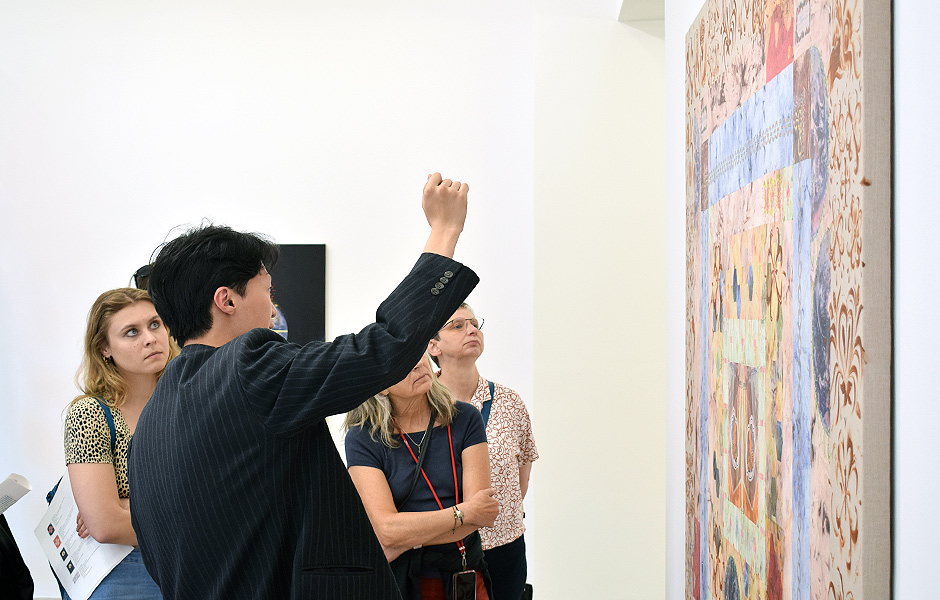 Besuch F*RGIVENESS von Elif Saydam bei Tanya Leighton