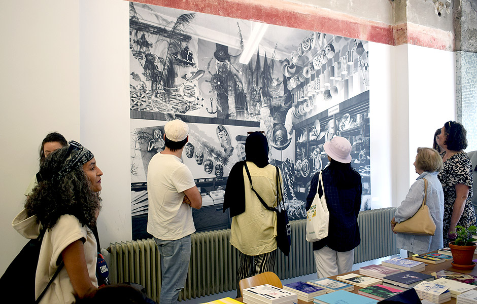 Visit to LUNA KINO by Pauline Curnier Jardin, UTILITY FOR THE SOUL by Aleksandra Kasuba & HAY CUERPOS CANSADOS POR EL VIAJE QUE BUSCAN ENRAIZARSE by Sofía Salazar Rosales at ChertLüdde