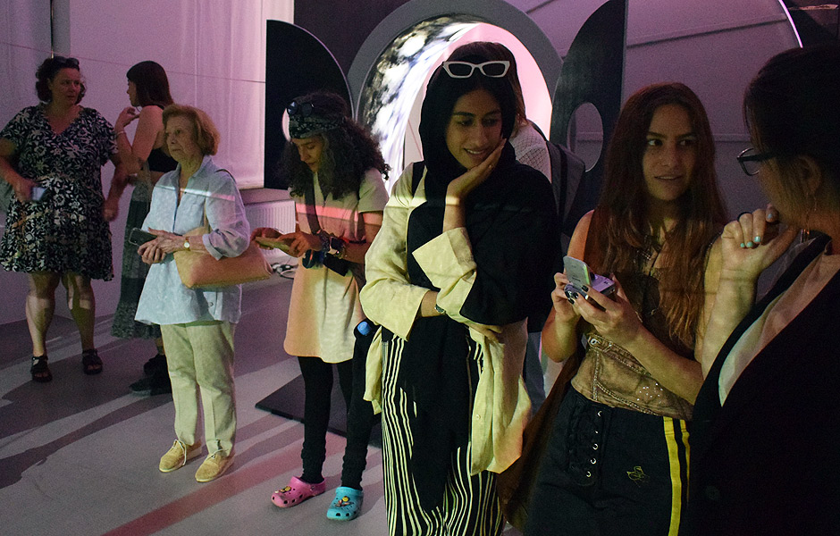 Visit to LUNA KINO by Pauline Curnier Jardin, UTILITY FOR THE SOUL by Aleksandra Kasuba & HAY CUERPOS CANSADOS POR EL VIAJE QUE BUSCAN ENRAIZARSE by Sofía Salazar Rosales at ChertLüdde