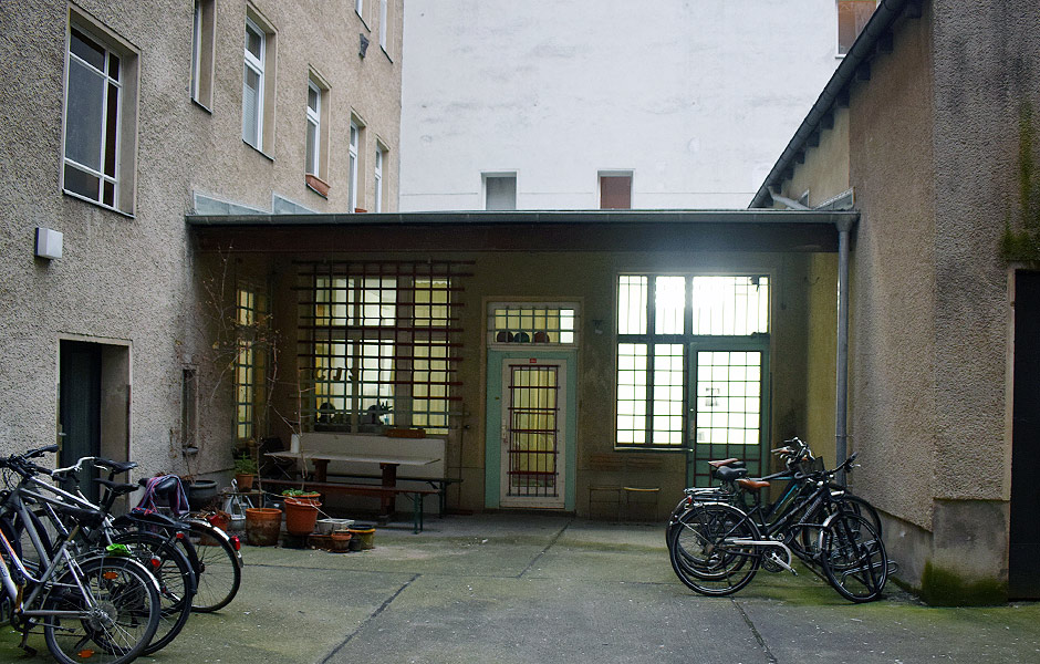 Visit to OPENING NIGHT at Schiefe Zähne