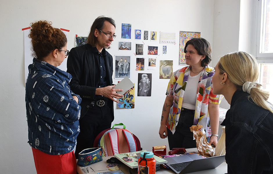 Lecture INTERCONNECTED REFLECTION EXTENSION by Sascha Boldt