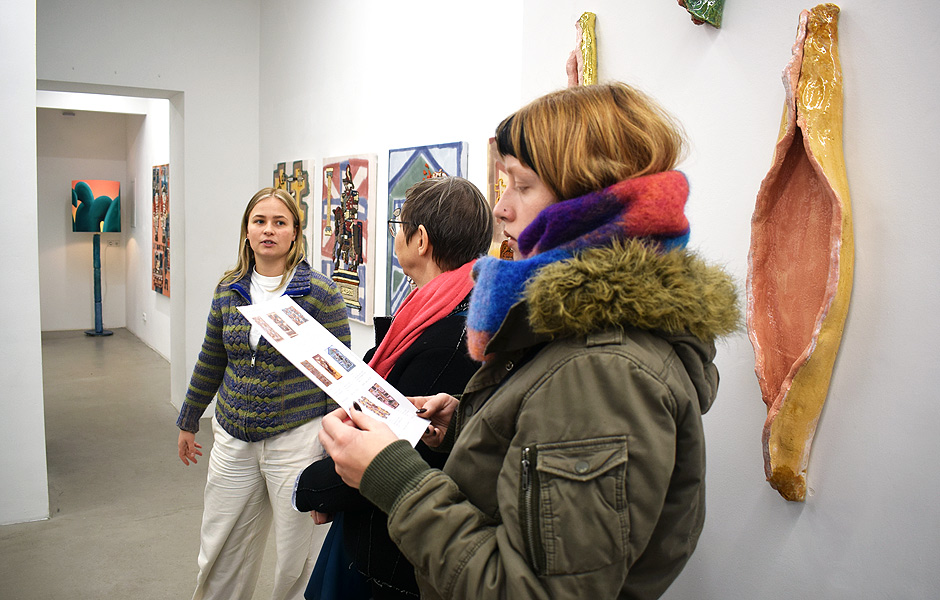 Visit to CLAMS AND DAGGERS by Lillian Morrissey & Katja Tönnissen at Galerie Russi Klenner