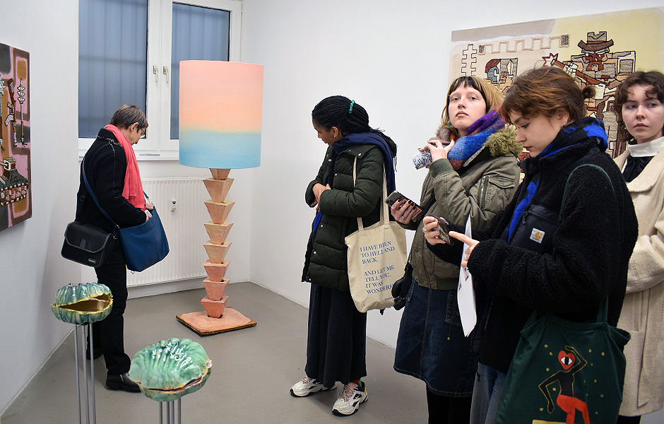 Visit to CLAMS AND DAGGERS by Lillian Morrissey & Katja Tönnissen at Galerie Russi Klenner