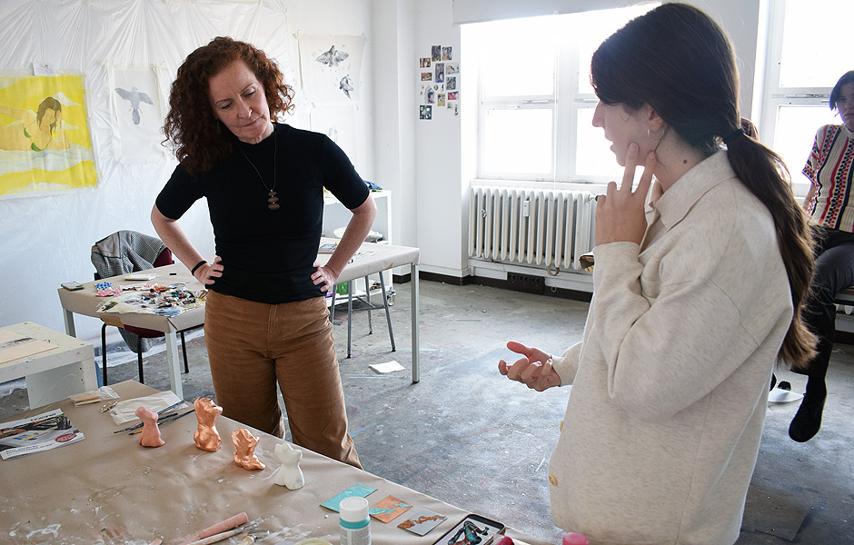 Lecture SOPHISTICATED ARRANGEMENTS OF COLOUR PIGMENTS - SO WHAT? by Doris Marten